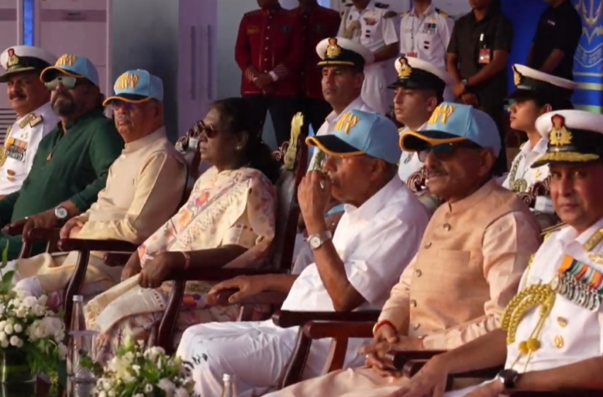  നാവിക കരുത്തിൻ്റെ വിസ്മയം: രാഷ്ട്രപതിയെ സാക്ഷിയാക്കി ശംഖുമുഖം തീരത്ത് സേനാ പ്രകടനങ്ങൾ