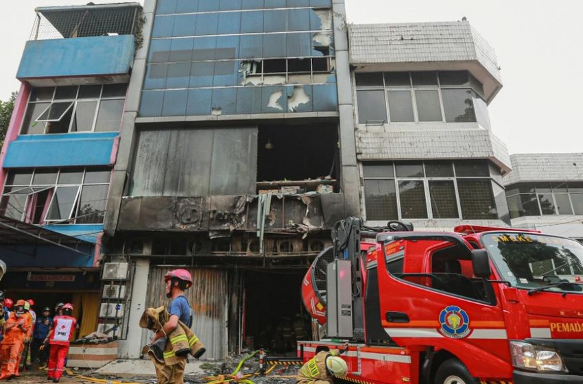  ജക്കാർത്തയിൽ ഏഴുനില കെട്ടിടത്തിൽ വൻ തീപിടിത്തം; 22 മരണം