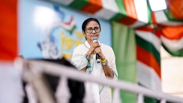  മമതയുടെ വൻ വെളിപ്പെടുത്തൽ: ബംഗാൾ സർക്കാരിനെ അട്ടിമറിക്കാൻ ബി.ജെ.പി 1,000 കോടിയുടെ കരാർ ഉണ്ടാക്കിയെന്ന് ആരോപണം