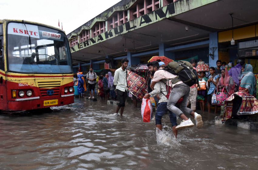  സംസ്ഥാനത്ത് കനത്ത മഴ തുടരുന്നു: വിവിധ ജില്ലകളിൽ വിദ്യാഭ്യാസ സ്ഥാപനങ്ങൾക്ക് അവധി; ജാഗ്രതാ നിർദേശം