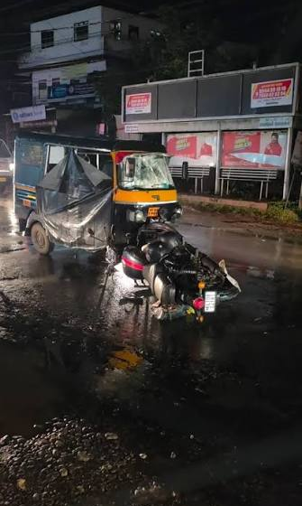  ചാവക്കാട് പൊന്നാനി ദേശീയപാതയിൽ ടയർ പൊട്ടി ലോറി മറിഞ്ഞു; ഡ്രൈവർ അത്ഭുതകരമായി രക്ഷപ്പെട്ടു