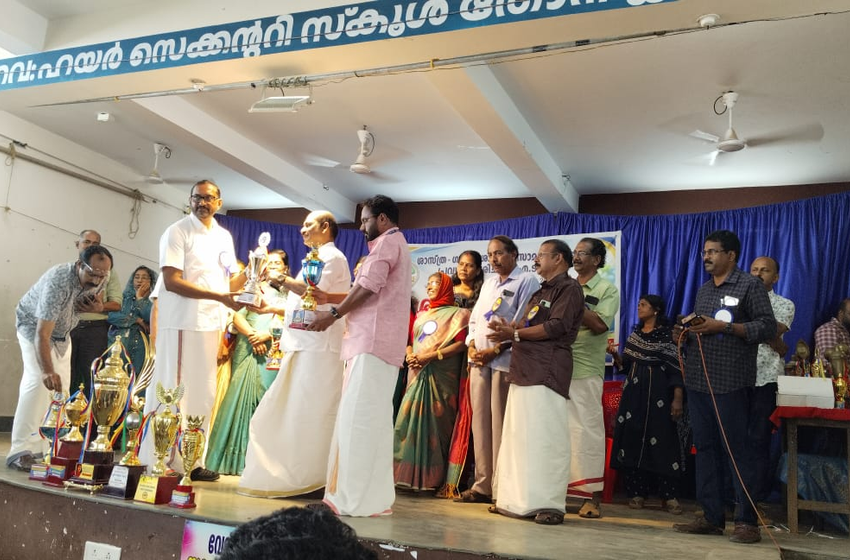  കണിയാപുരം ഉപജില്ല ശാസ്ത്രമേളയ്ക്ക് ജെ. മുഹമ്മദ് റാഫിയുടെ പേരിൽ ട്രോഫികൾ കൈമാറി