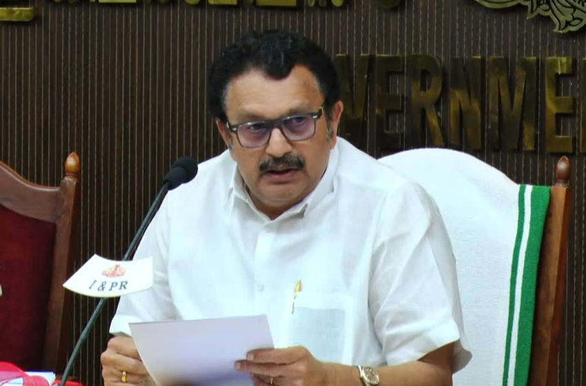  മരുന്ന് വിവാദം: വിദേശ കമ്പനികളുടെ സമ്മർദ്ദത്തിന് വഴങ്ങില്ലെന്ന് മന്ത്രി കെ. മുരളീധരൻ; അഴിമതി വിജിലൻസ് അന്വേഷിക്കും